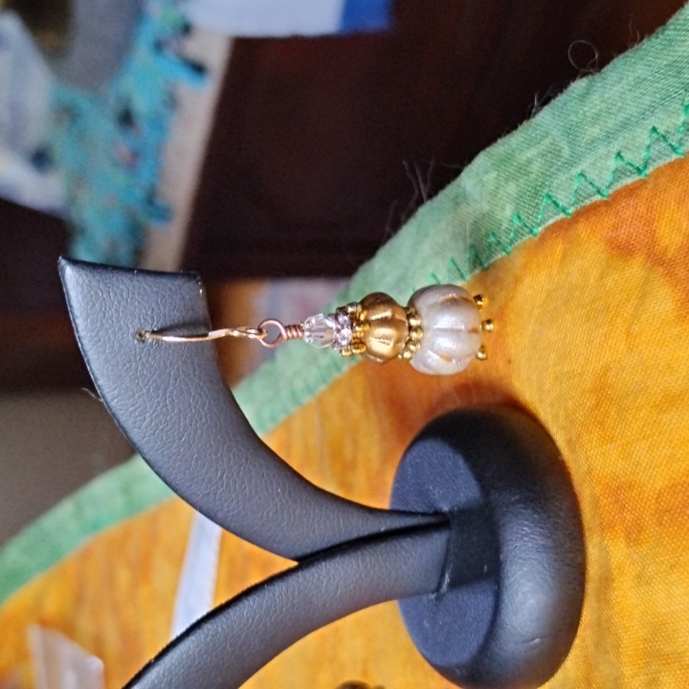 🎃Hand Crafted Elegant Gold and Cream Pumpkin Earrings🎃 - Picture 2 of 6